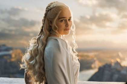 Эмилии Кларк присвоили звание самой сексуальной женщины Эмилии Кларк присвоили звание самой сексуальной женщины