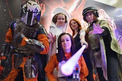 Сборы «Звездных войн: Пробуждение силы» вот-вот достигнут $2 млрд. Сборы «Звездных войн: Пробуждение силы» вот-вот достигнут $2 млрд.