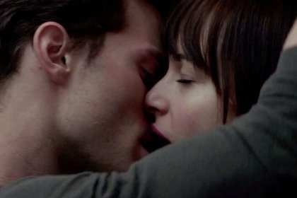 Трейлер «На пятьдесят оттенков темнее» побил рекорд «Звёздные войны: Пробуждение силы» Трейлер «На пятьдесят оттенков темнее» побил рекорд «Звёздные войны: Пробуждение силы»