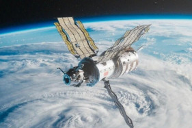 Режиссёр «Текста» и «Салюта-7», снимет новый фильм в космосе. Главную роль исполнит женщина. Режиссёр «Текста» и «Салюта-7», снимет новый фильм в космосе. Главную роль исполнит женщина.